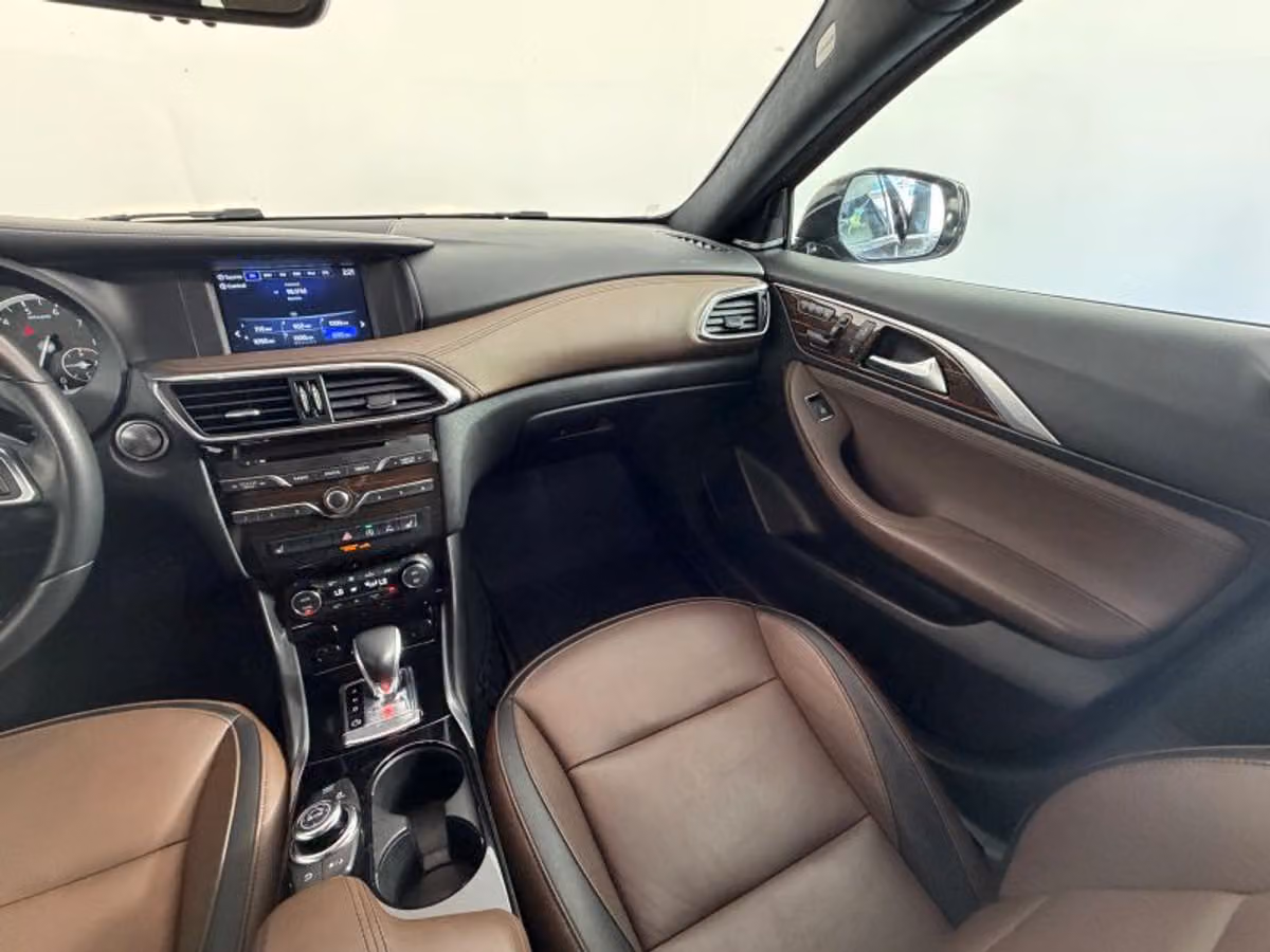 2017 INFINITI QX30 Premium Crossover Image 21