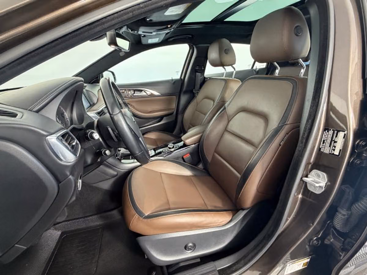 2017 INFINITI QX30 Premium Crossover Image 30