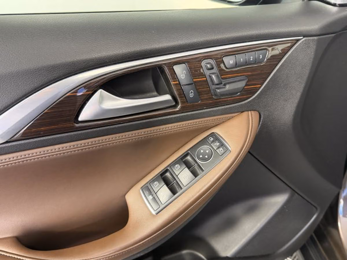 2017 INFINITI QX30 Premium Crossover Image 33