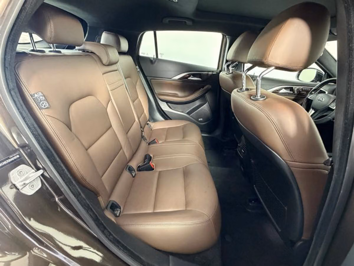 2017 INFINITI QX30 Premium Crossover Image 38
