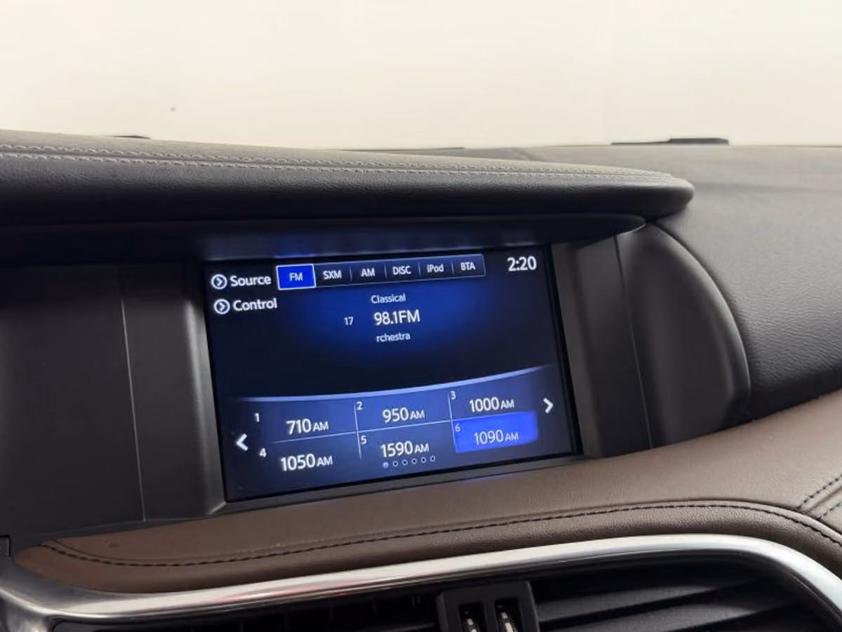 2017 INFINITI QX30 Premium Crossover Image 40