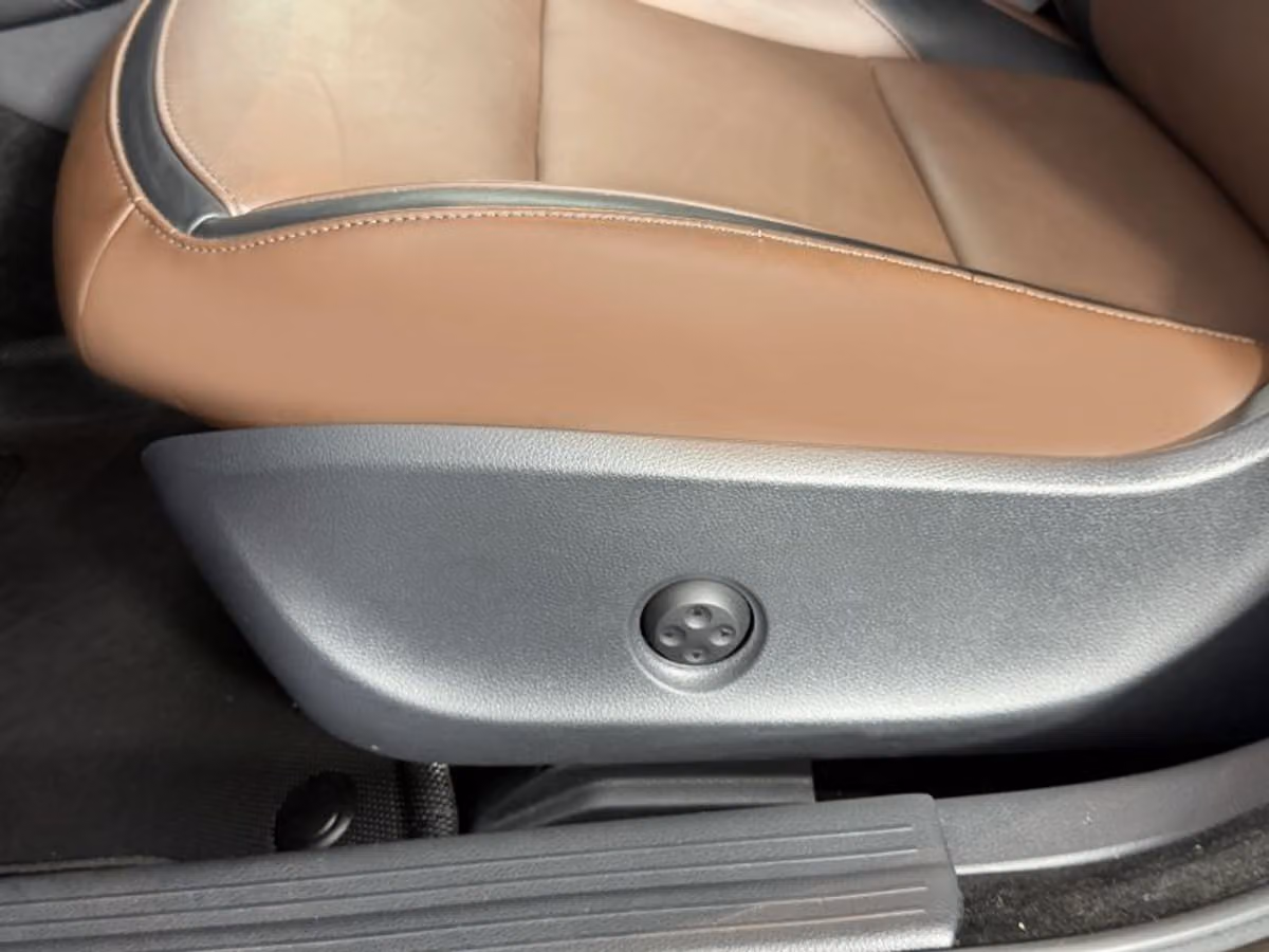2017 INFINITI QX30 Premium Crossover Image 35