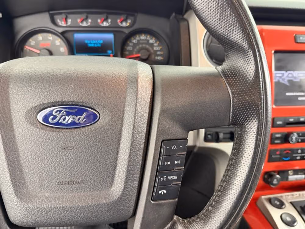 2011 Ford F-150 SVT Raptor SuperCrew Image 28