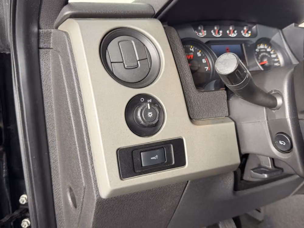 2011 Ford F-150 SVT Raptor SuperCrew Image 33