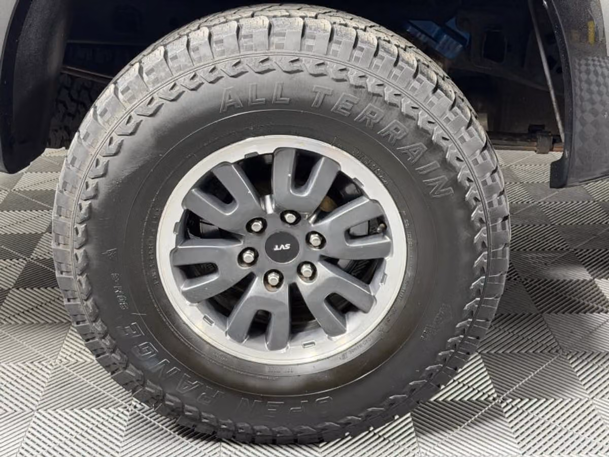 2011 Ford F-150 SVT Raptor SuperCrew Image 16