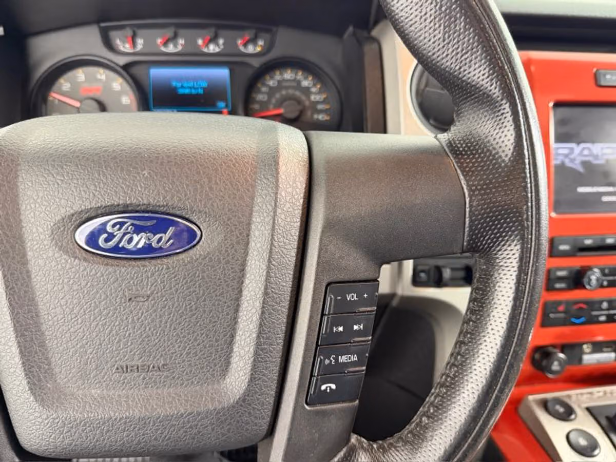 2011 Ford F-150 SVT Raptor SuperCrew Image 28