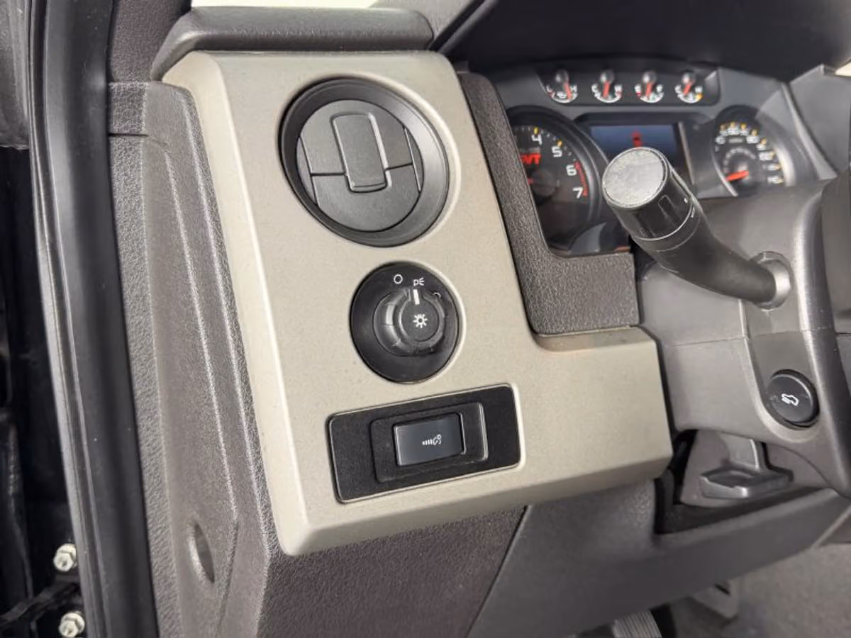 2011 Ford F-150 SVT Raptor SuperCrew Image 33