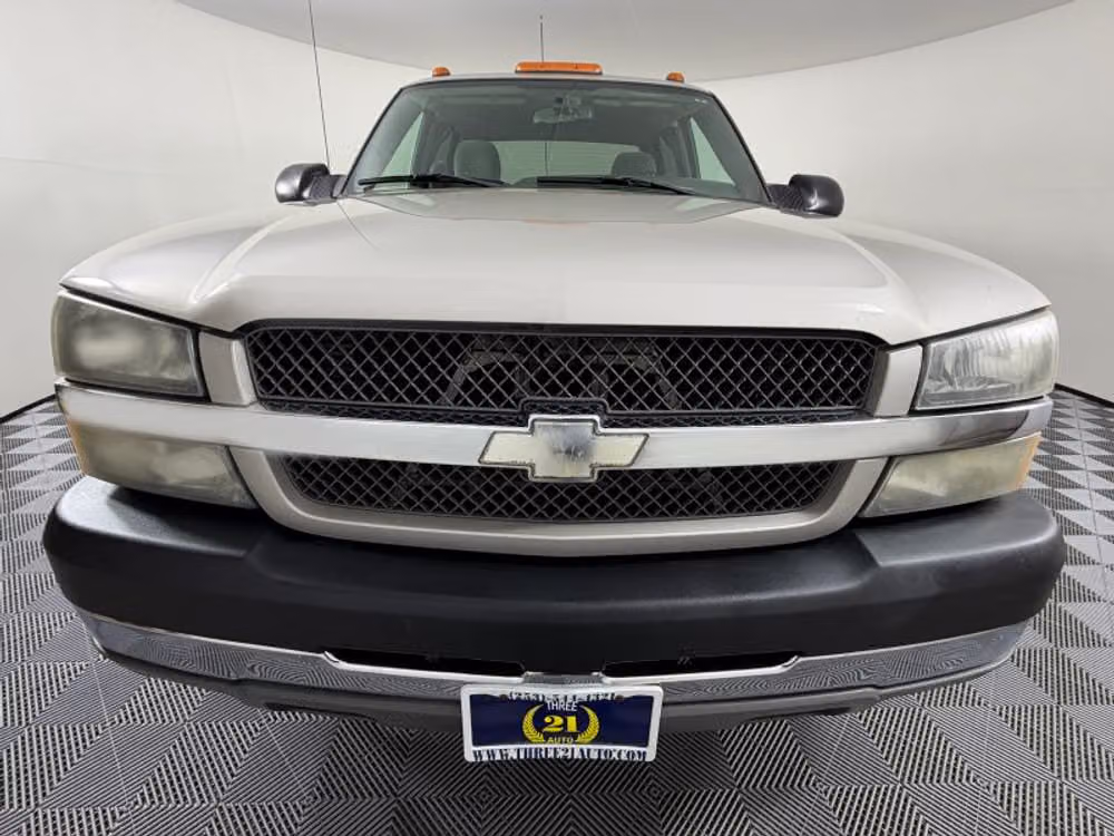2004 Chevrolet Silverado 3500 LS Crew Cab Image 3