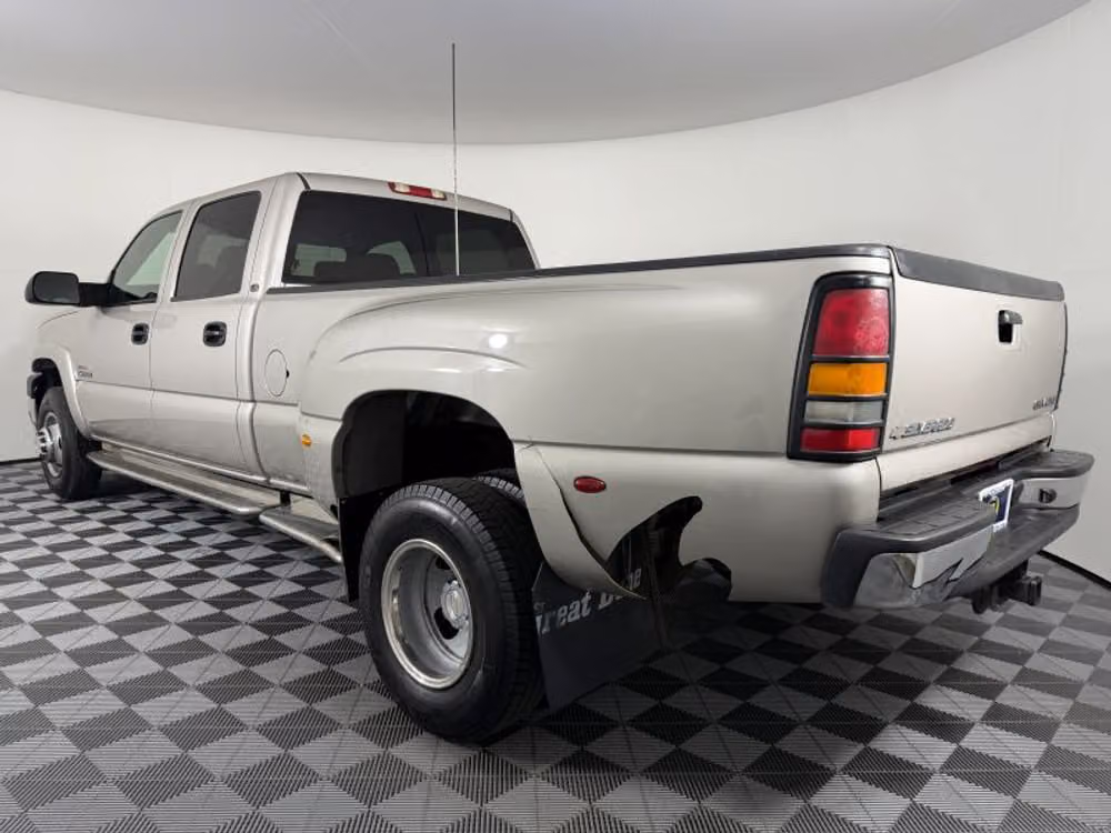 2004 Chevrolet Silverado 3500 LS Crew Cab Image 12