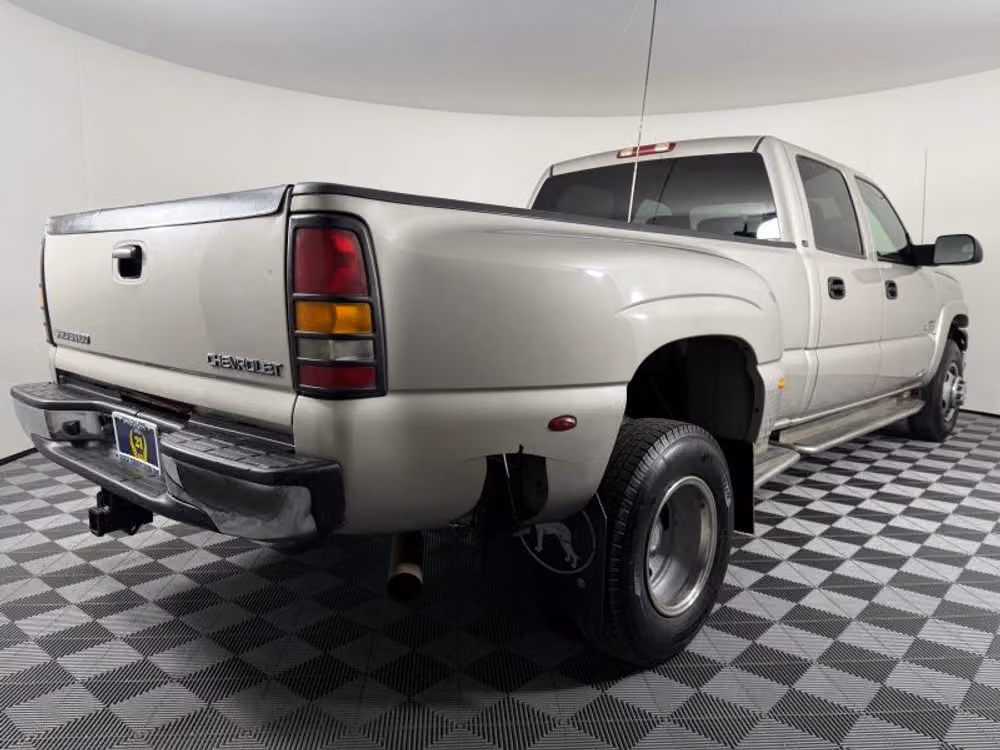 2004 Chevrolet Silverado 3500 LS Crew Cab Image 8