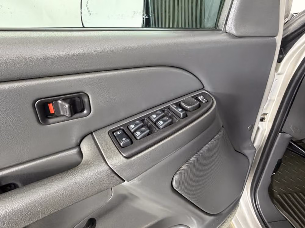 2004 Chevrolet Silverado 3500 LS Crew Cab Image 31