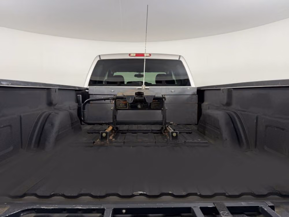 2004 Chevrolet Silverado 3500 LS Crew Cab Image 17