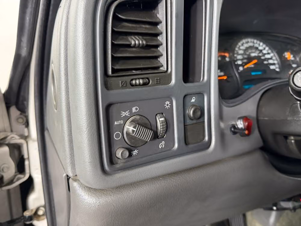 2004 Chevrolet Silverado 3500 LS Crew Cab Image 32