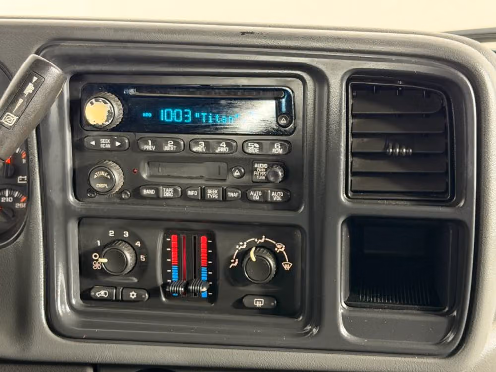 2004 Chevrolet Silverado 3500 LS Crew Cab Image 27