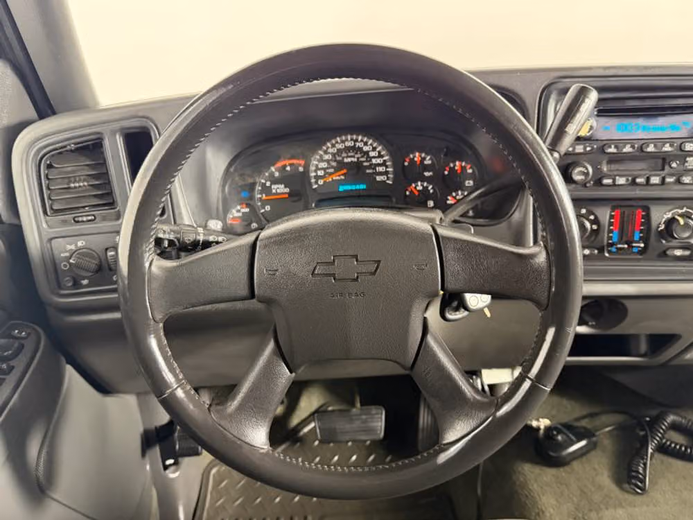 2004 Chevrolet Silverado 3500 LS Crew Cab Image 24