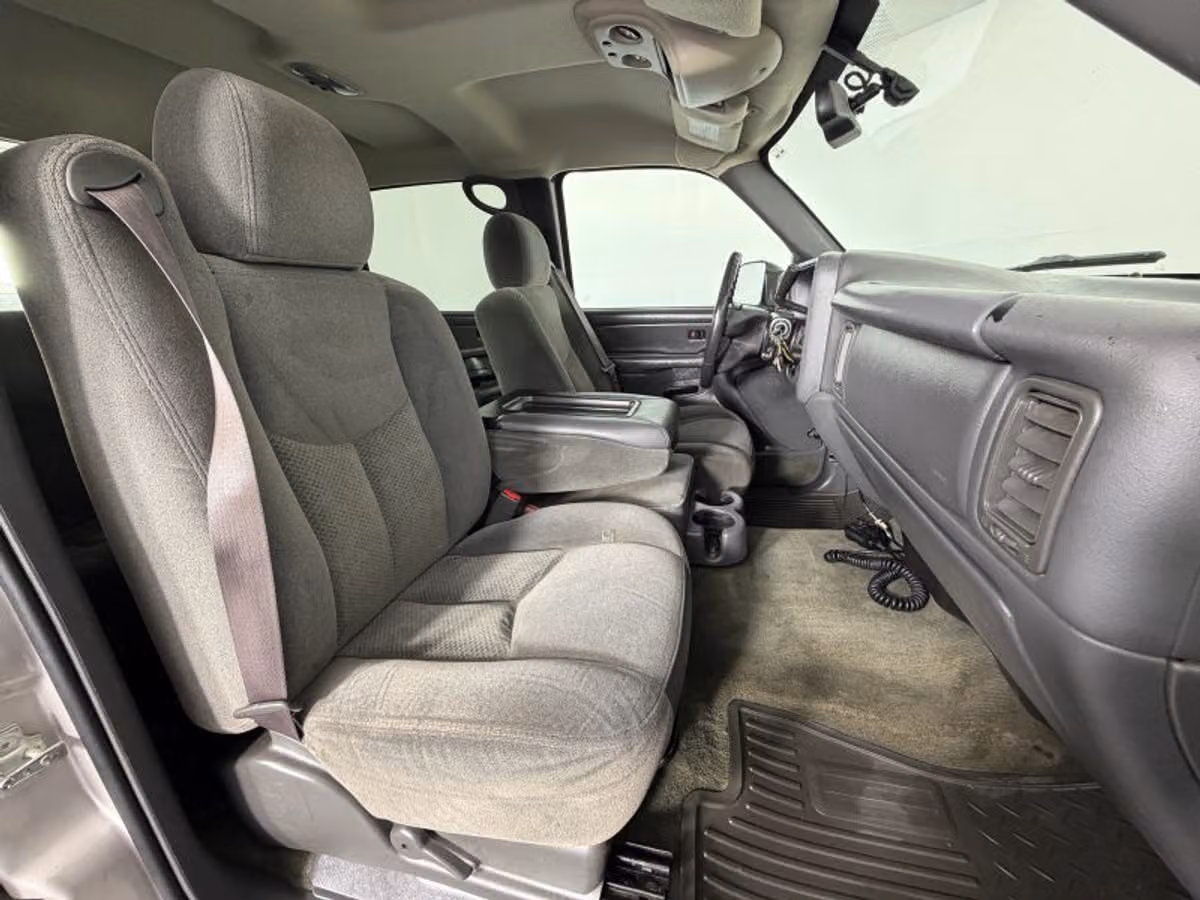 2004 Chevrolet Silverado 3500 LS Crew Cab Image 29