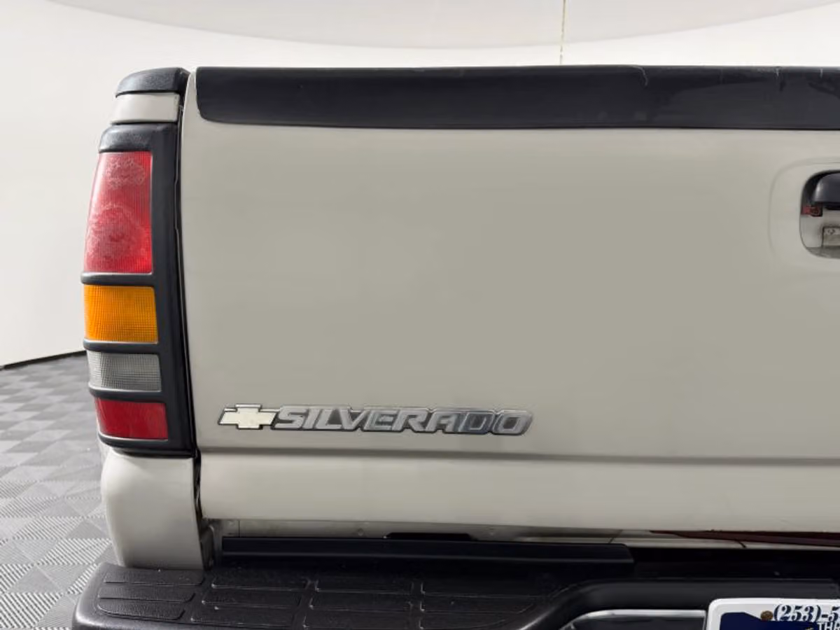 2004 Chevrolet Silverado 3500 LS Crew Cab Image 10