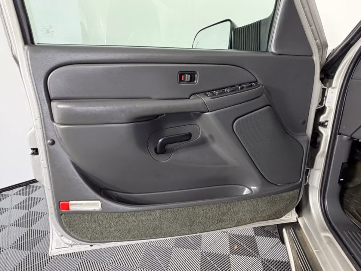 2004 Chevrolet Silverado 3500 LS Crew Cab Image 30