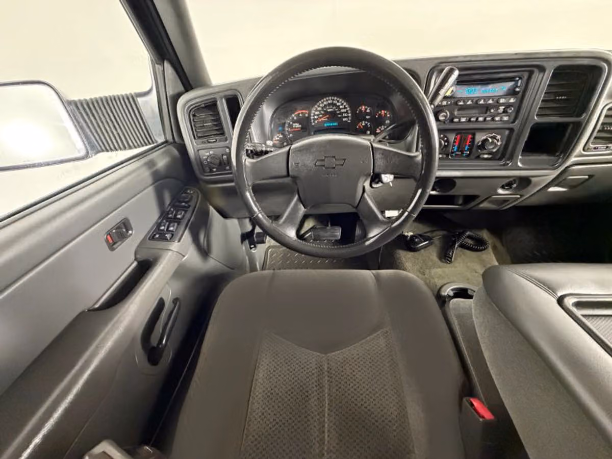 2004 Chevrolet Silverado 3500 LS Crew Cab Image 23