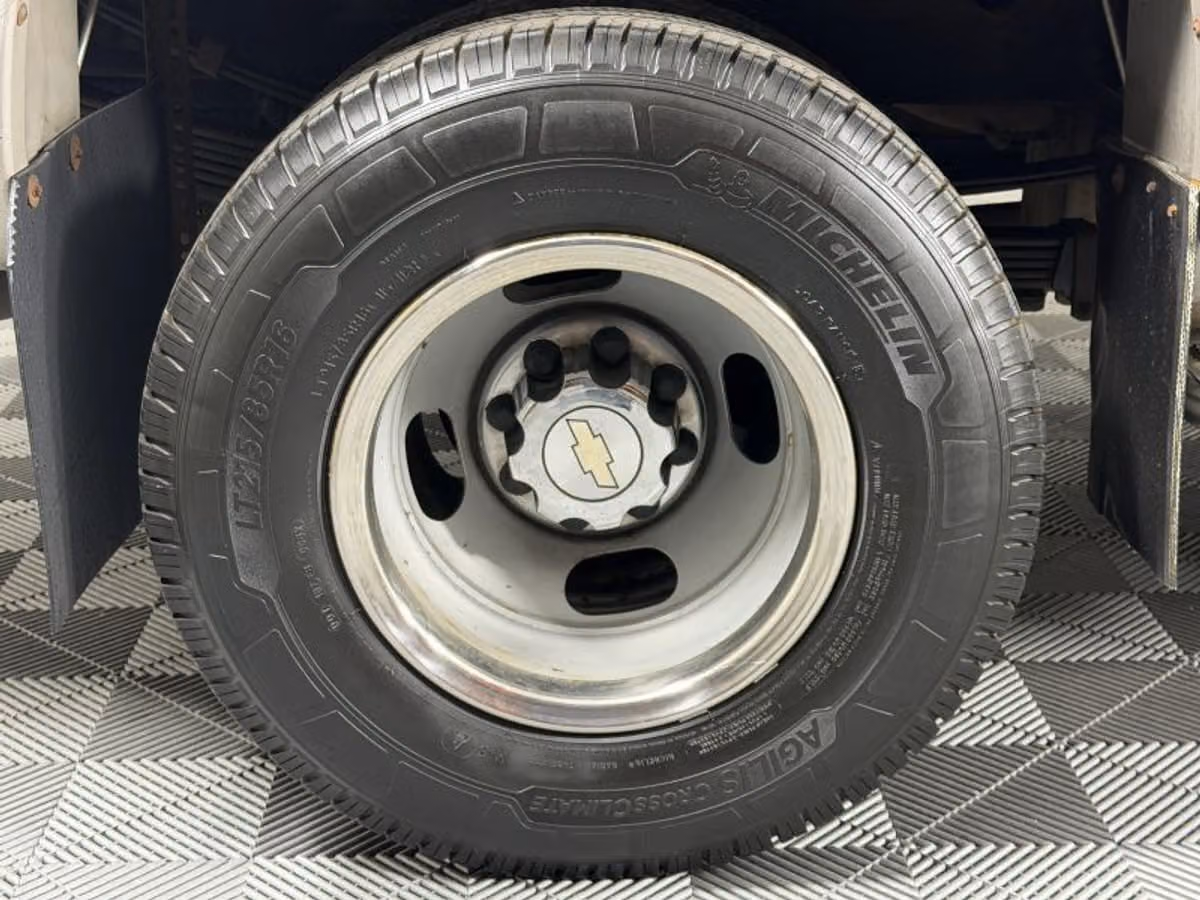 2004 Chevrolet Silverado 3500 LS Crew Cab Image 14