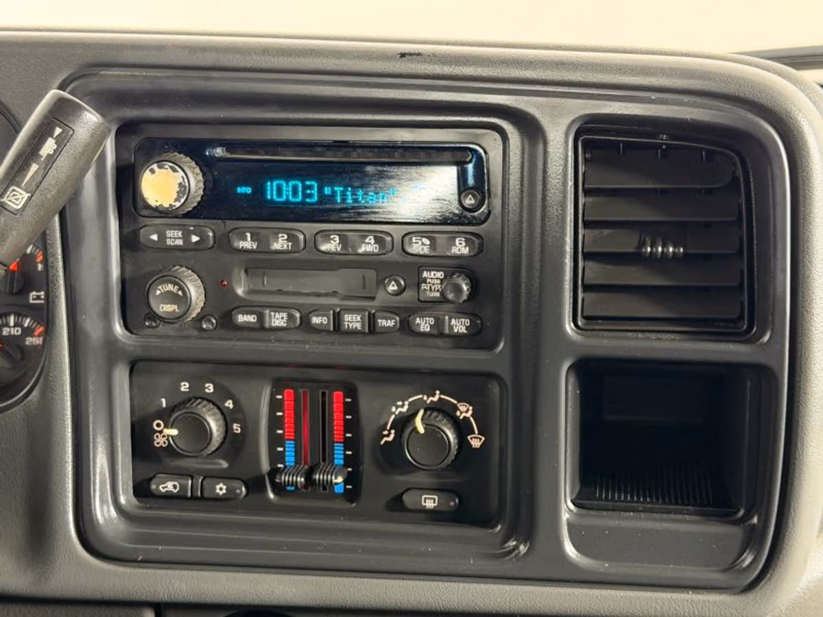 2004 Chevrolet Silverado 3500 LS Crew Cab Image 27