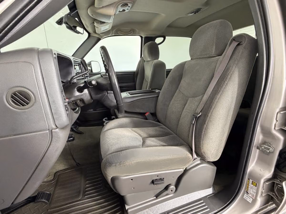 2004 Chevrolet Silverado 3500 LS Crew Cab Image 28