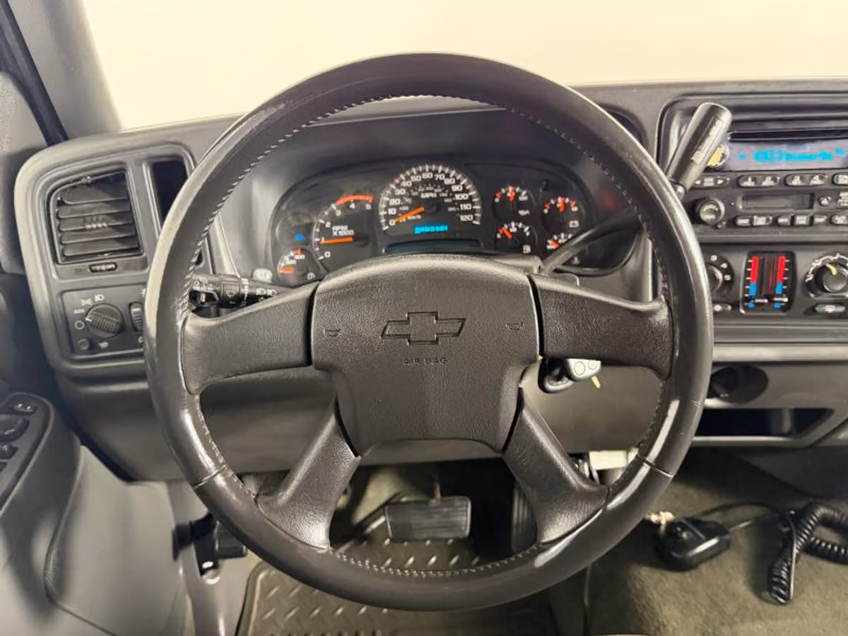 2004 Chevrolet Silverado 3500 LS Crew Cab Image 24