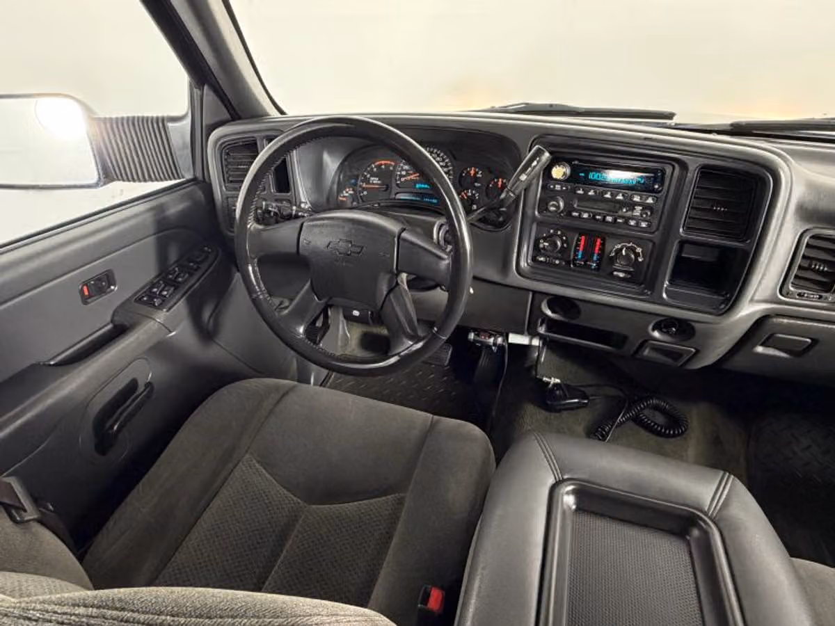 2004 Chevrolet Silverado 3500 LS Crew Cab Image 21