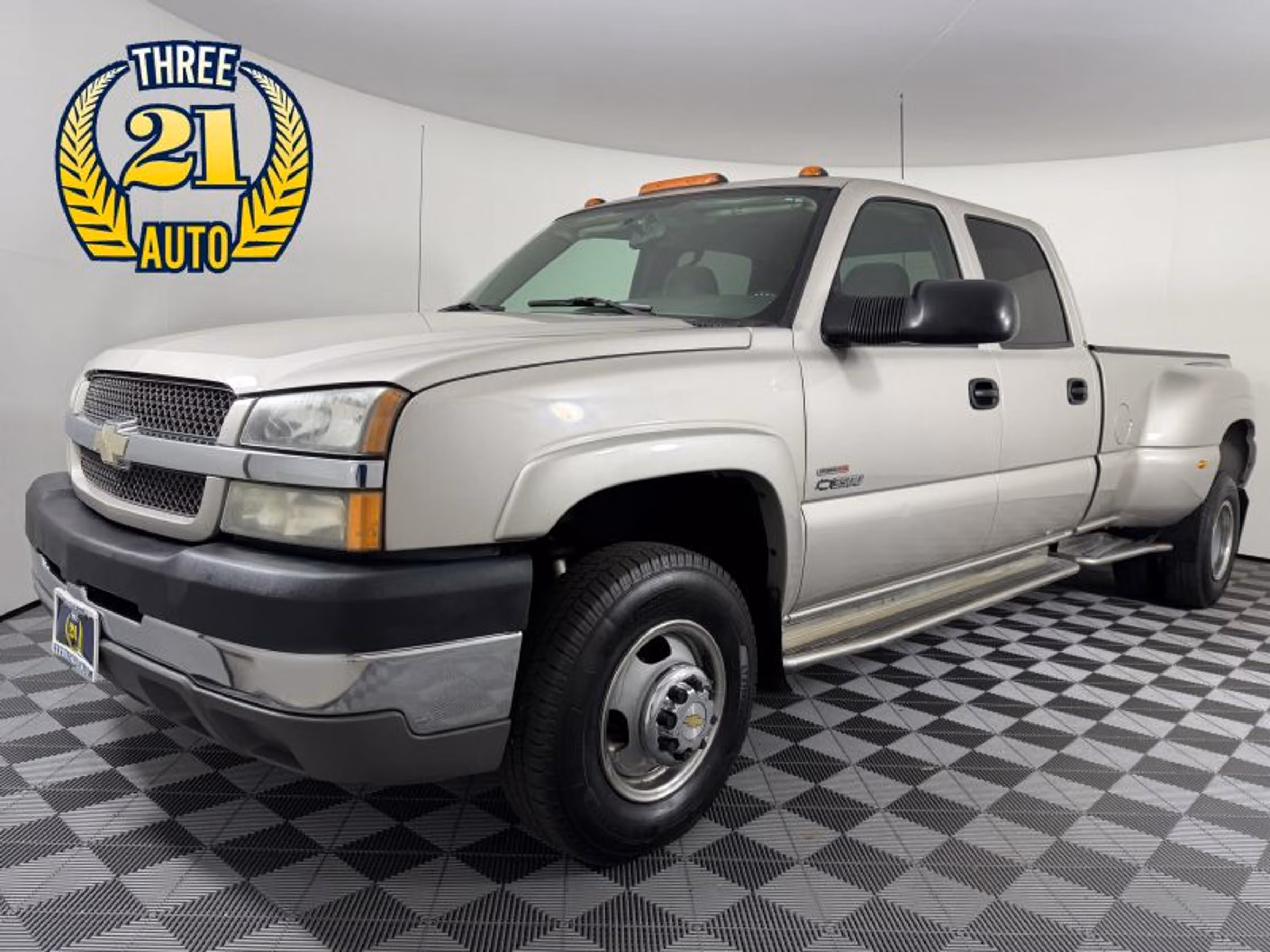 2004 Chevrolet Silverado 3500 LS Crew Cab Image 1