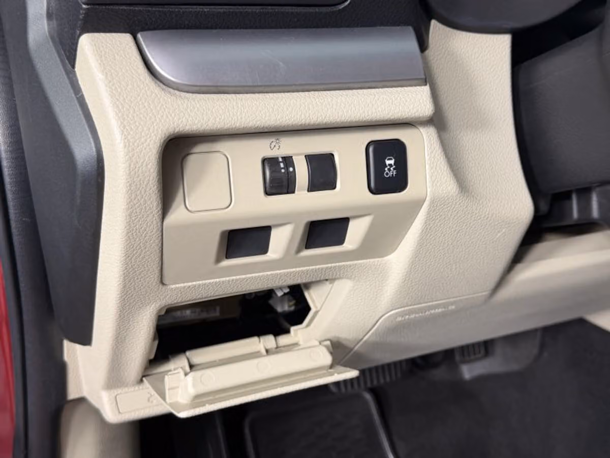 2014 Subaru XV Crosstrek 2.0i Premium Crossover Image 32