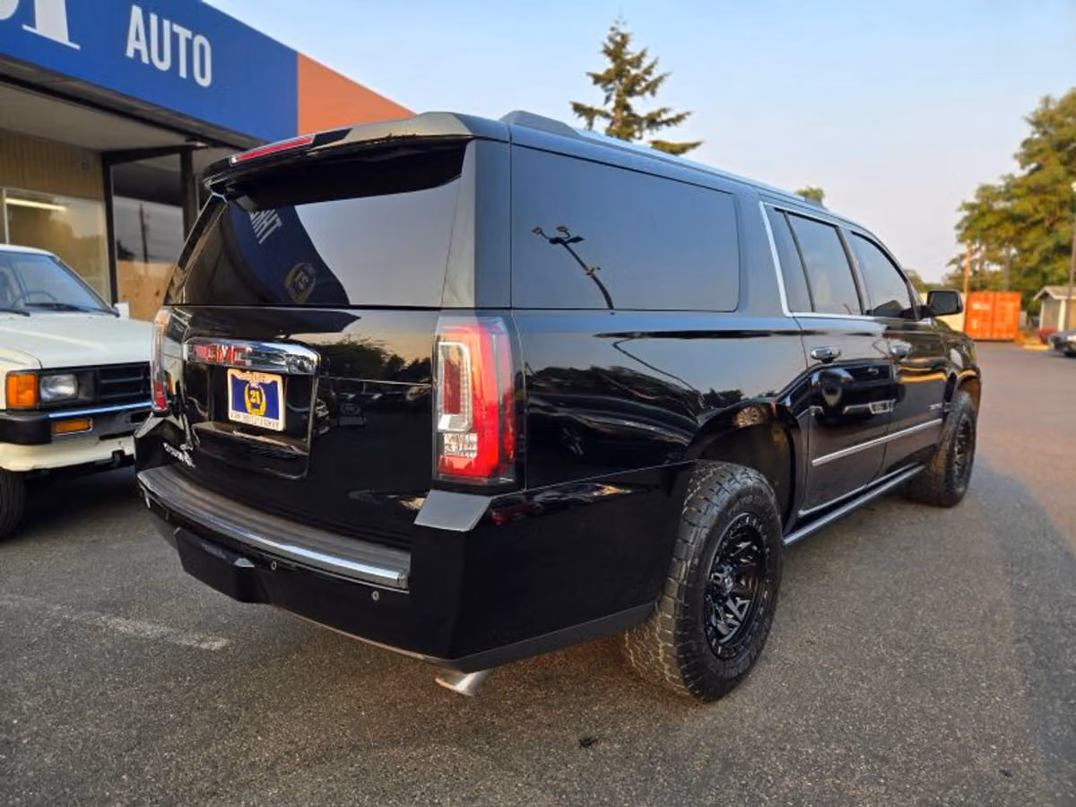 2018 GMC Yukon XL Denali Image 8
