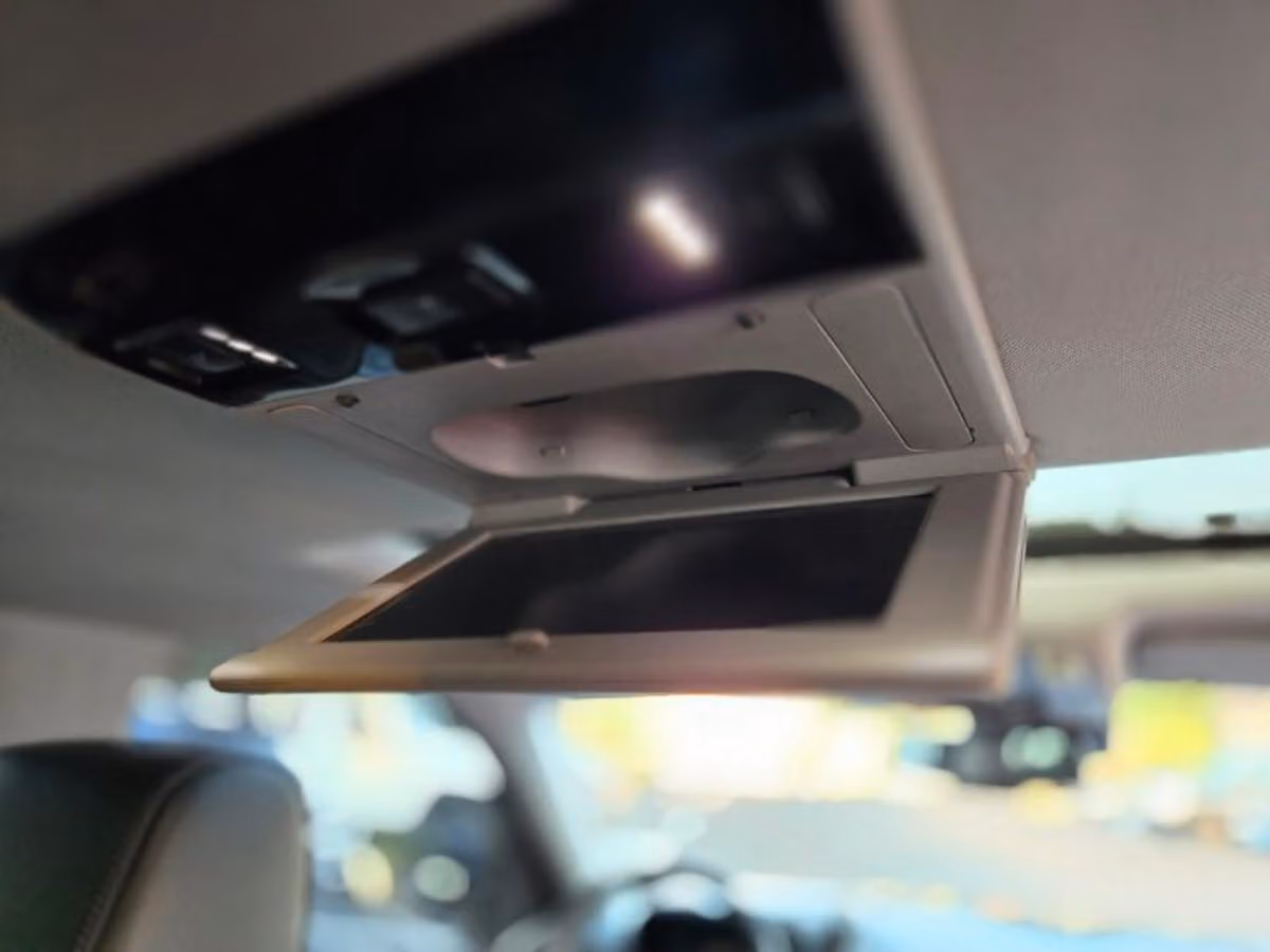 2018 GMC Yukon XL Denali Image 17