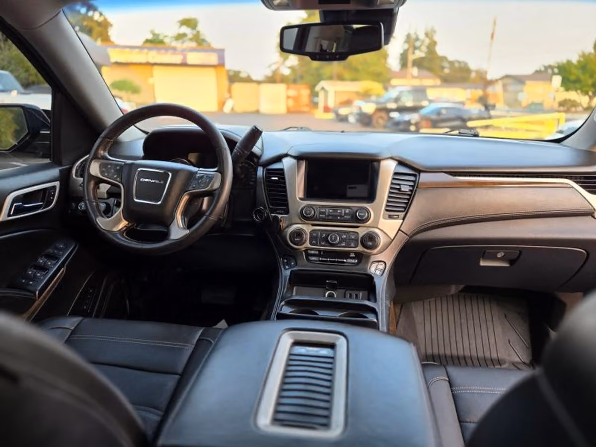 2018 GMC Yukon XL Denali Image 16