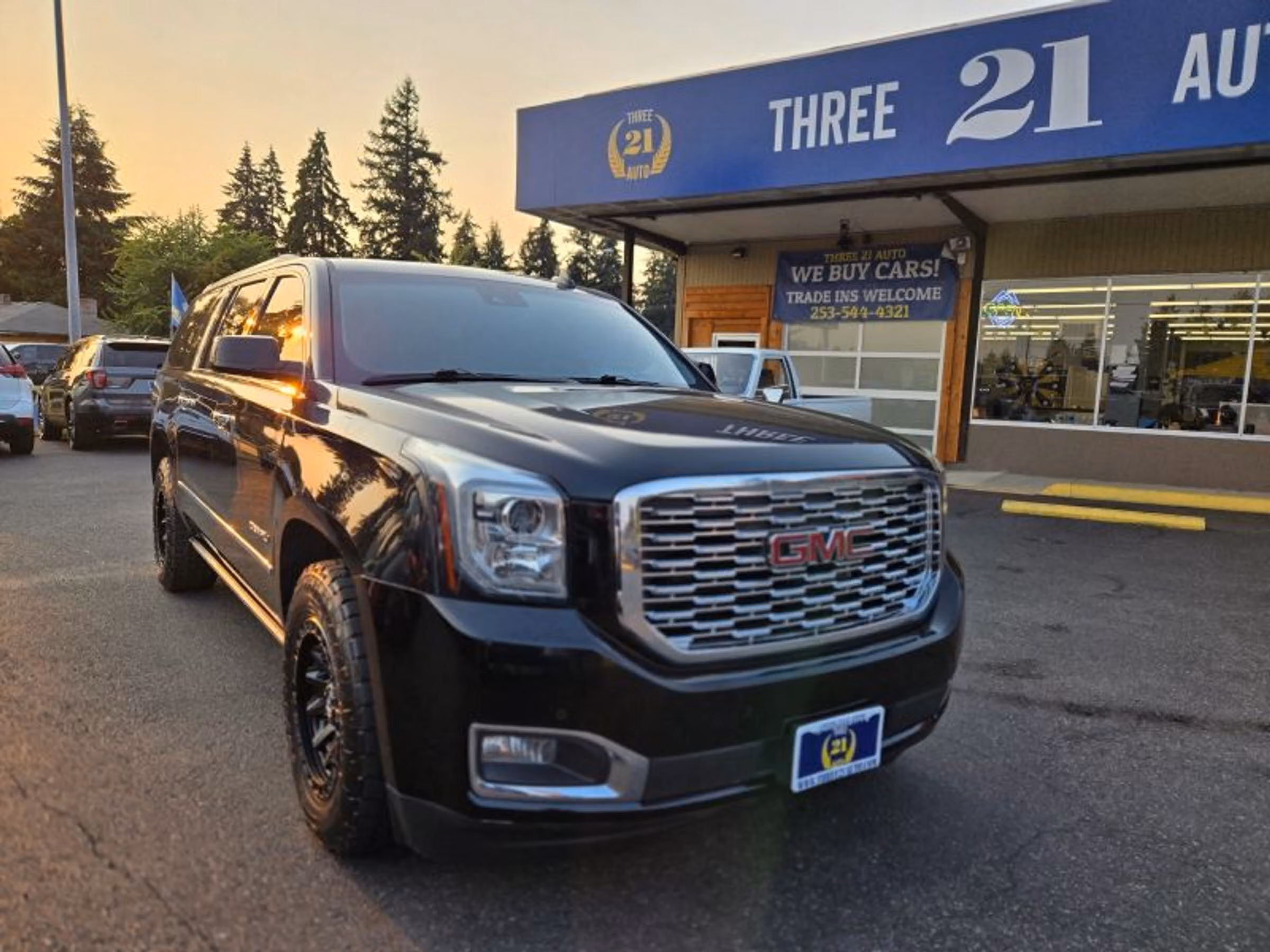 2018 GMC Yukon XL Denali Image 1