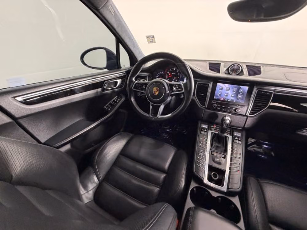 2018 Porsche Macan Turbo Sport Utility 4D Image 10