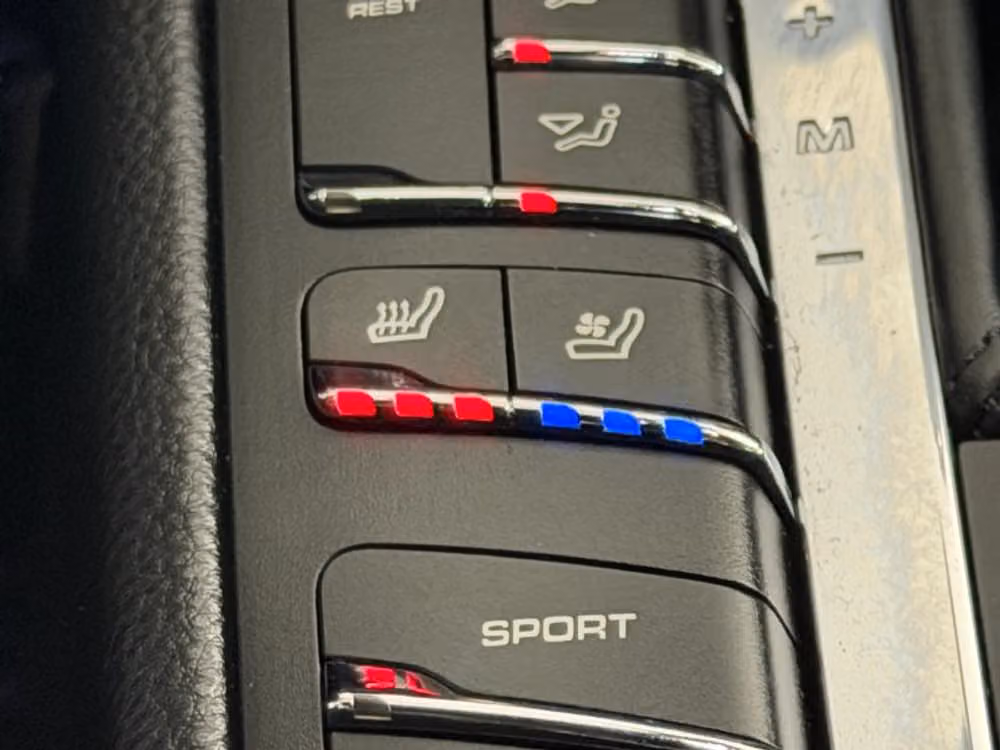 2018 Porsche Macan Turbo Sport Utility 4D Image 16