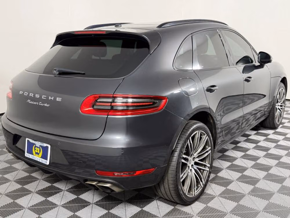 2018 Porsche Macan Turbo Sport Utility 4D Image 33