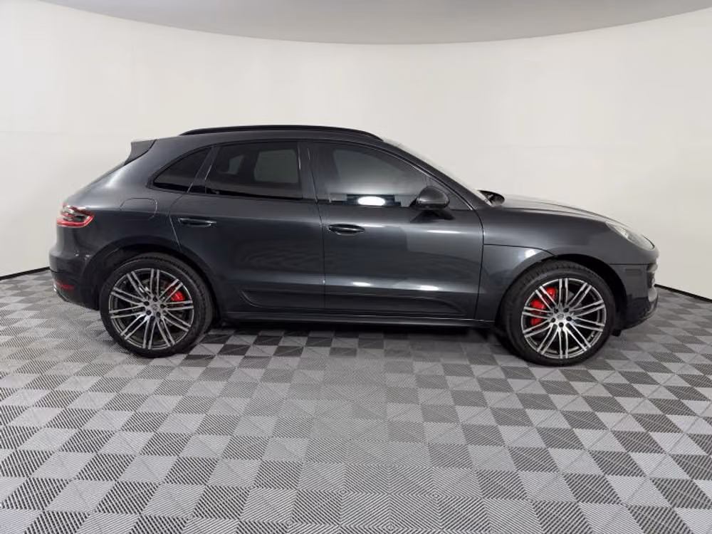 2018 Porsche Macan Turbo Sport Utility 4D Image 34
