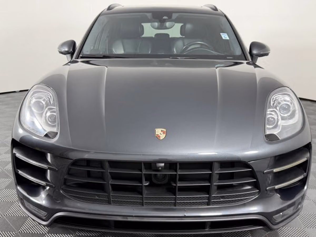 2018 Porsche Macan Turbo Sport Utility 4D Image 3