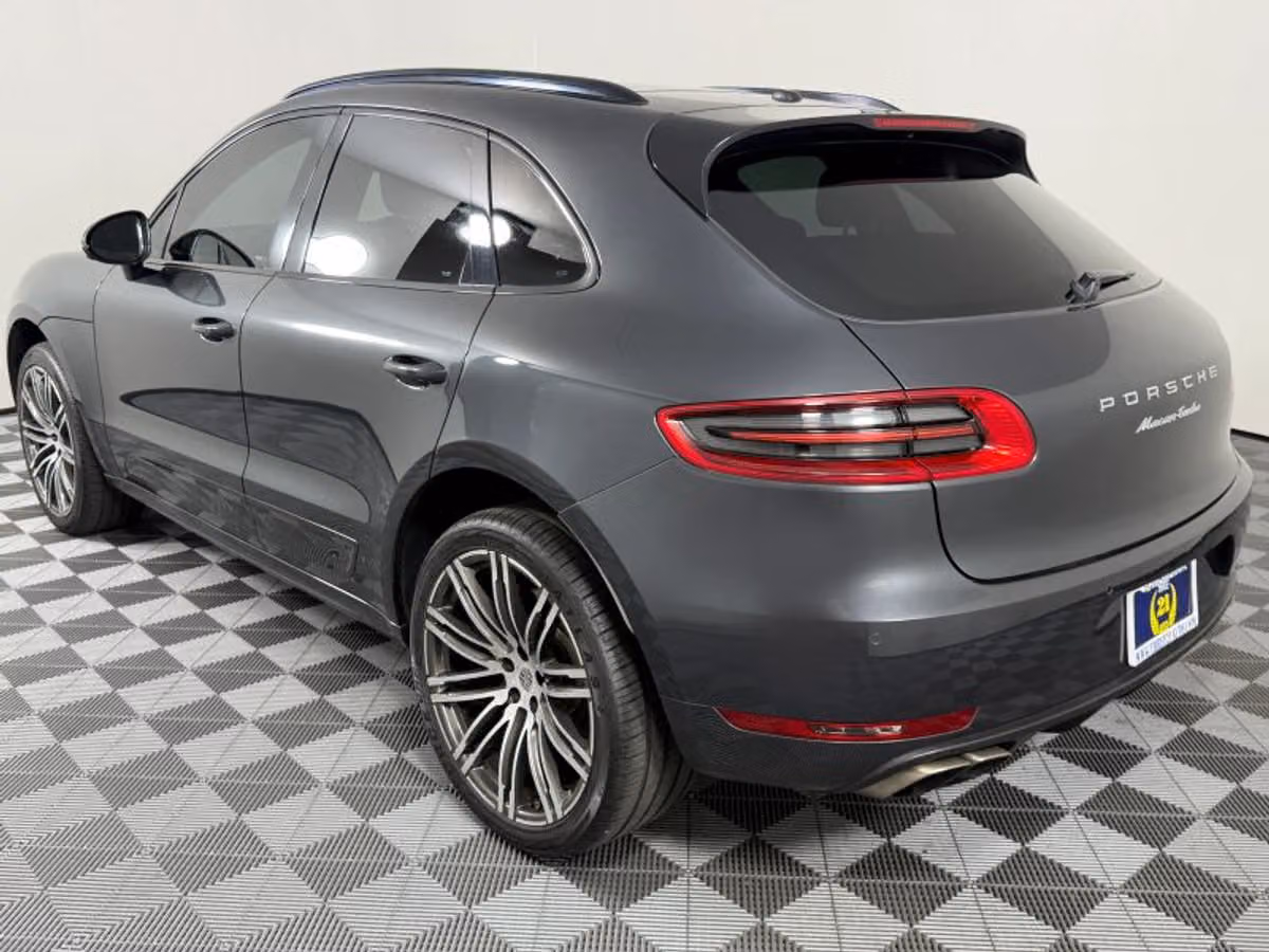 2018 Porsche Macan Turbo Sport Utility 4D Image 7