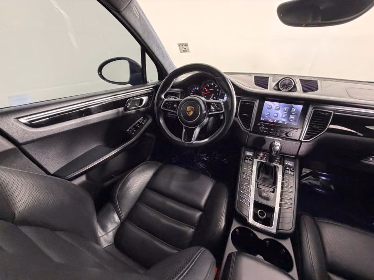 2018 Porsche Macan Turbo Sport Utility 4D Image 10