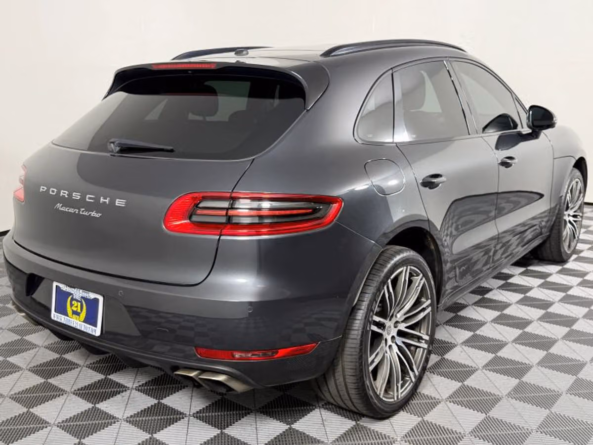 2018 Porsche Macan Turbo Sport Utility 4D Image 33