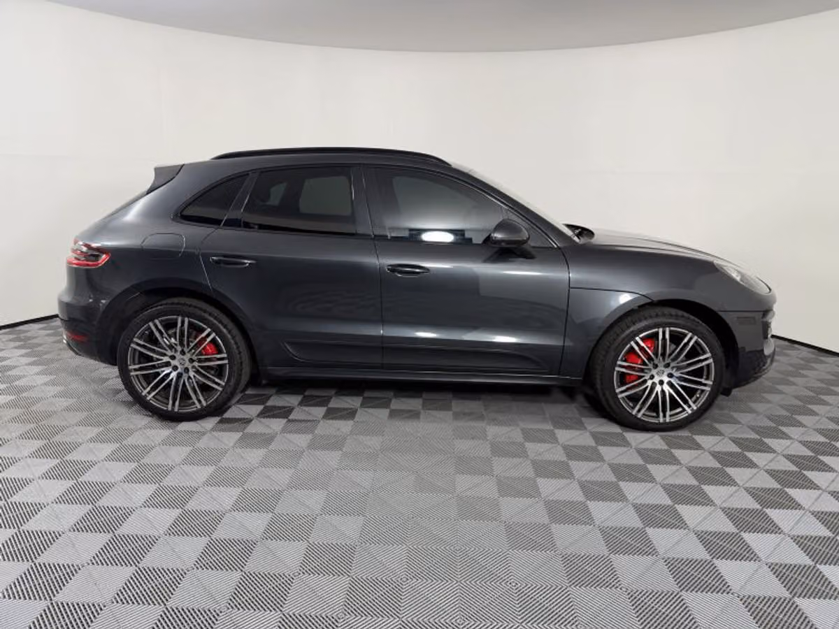 2018 Porsche Macan Turbo Sport Utility 4D Image 34