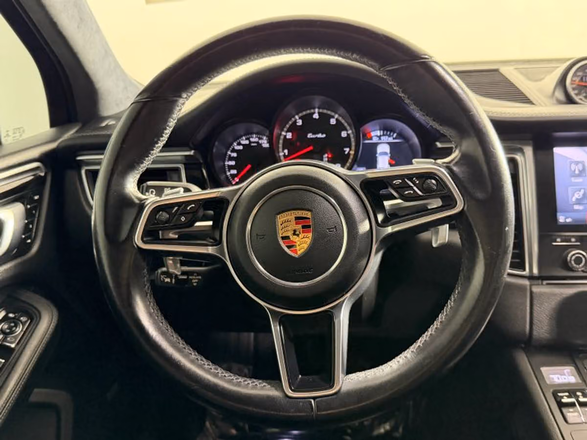 2018 Porsche Macan Turbo Sport Utility 4D Image 13