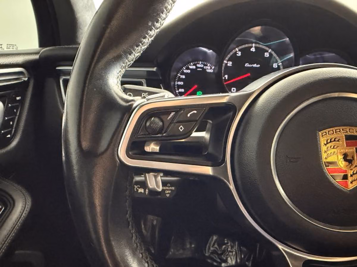 2018 Porsche Macan Turbo Sport Utility 4D Image 37