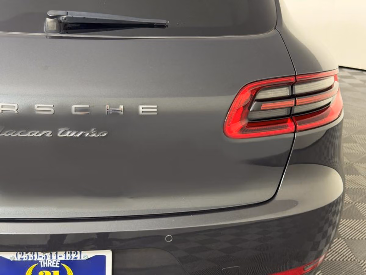 2018 Porsche Macan Turbo Sport Utility 4D Image 32