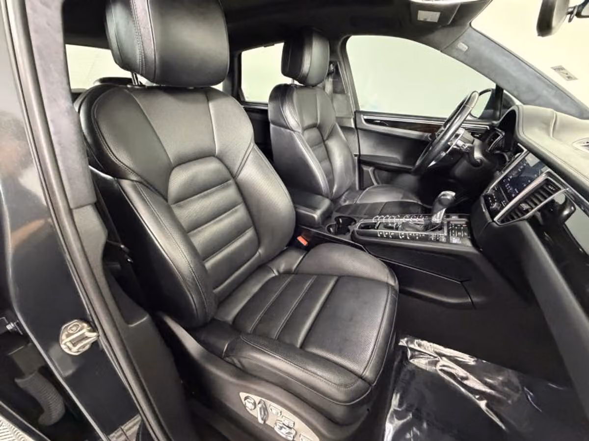 2018 Porsche Macan Turbo Sport Utility 4D Image 21