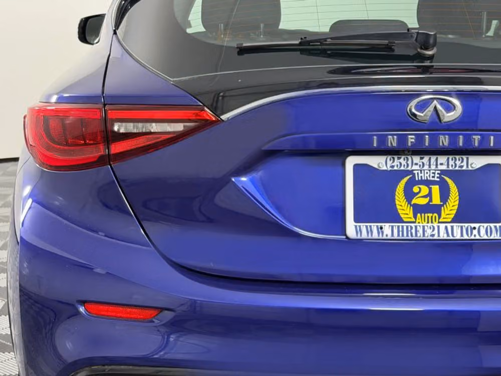 2017 INFINITI QX30 Base Crossover Image 10