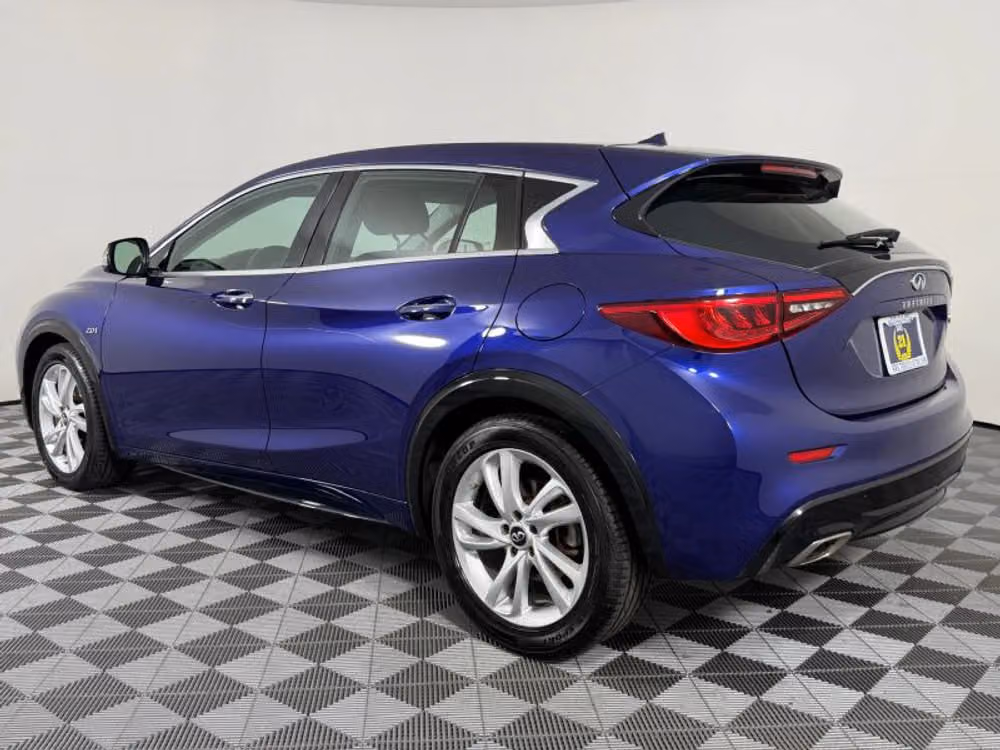 2017 INFINITI QX30 Base Crossover Image 12