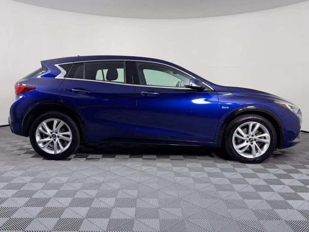2017 INFINITI QX30 Base Crossover Image 7
